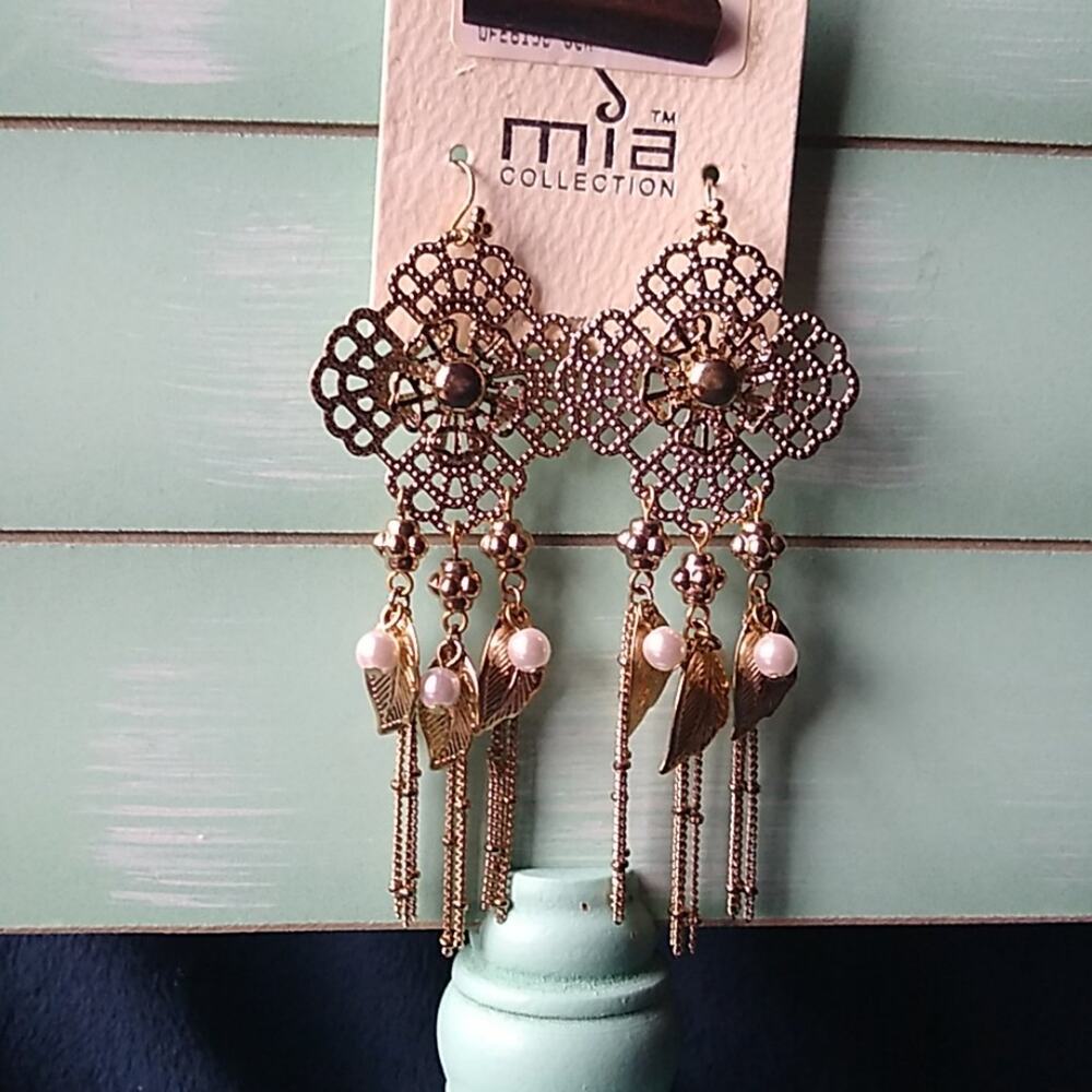 Gold and Faux Pearl Dangles Floral Leaves